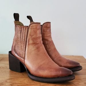 Sutro of San Francisco Battery Chelsea Boot in Honey